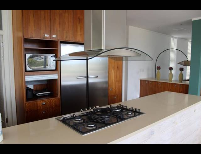 5 BEDROOM HOUSE FOR SALE IN OUBAAI